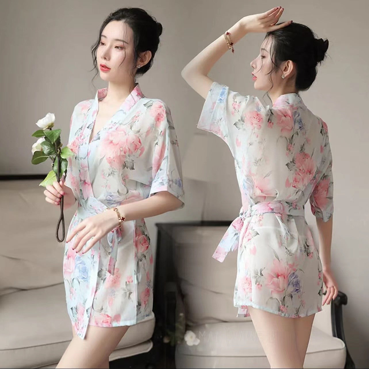 Transparenter Morgenmantel mit Blumenmuster